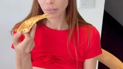 Bé giao pizza chủ động mời gọi làm tình vì sợ mất việc - Phevkl