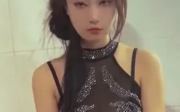 Nàng mẫu trẻ và cạm bẫy ngọt ngào phía sau ống kính - Phim sex JAV vietsub tại Phevkl
